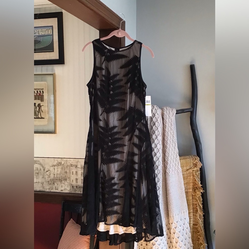 **New** with tag, Maggie London elegant Black Sheer Fern overlay dress😍